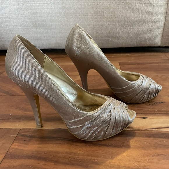 Lulu Townsend Champagne Heels! - Picture 4 of 7